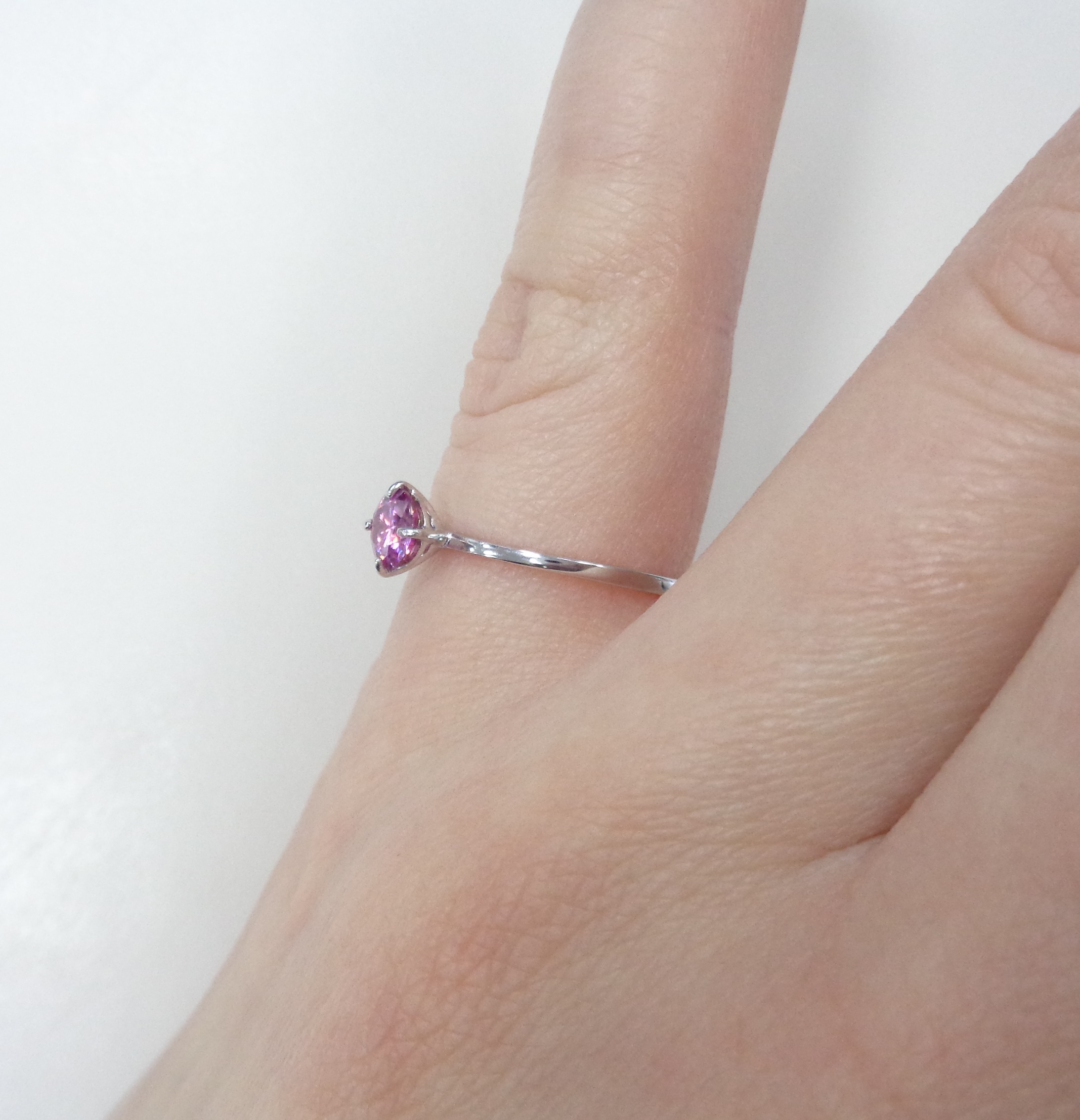 Серебряное кольцо с розовым муассанитом